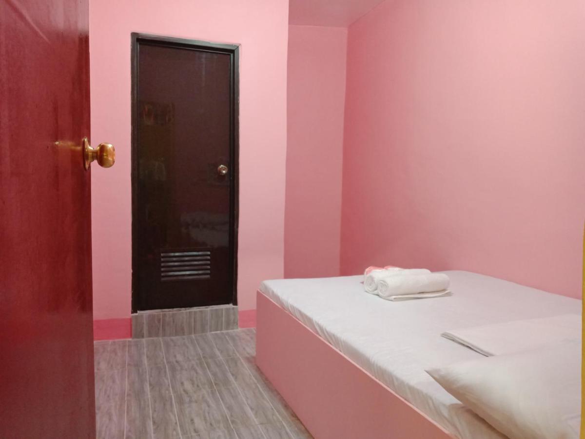 Ludy'S 2 Pension House Carles Bagian luar foto