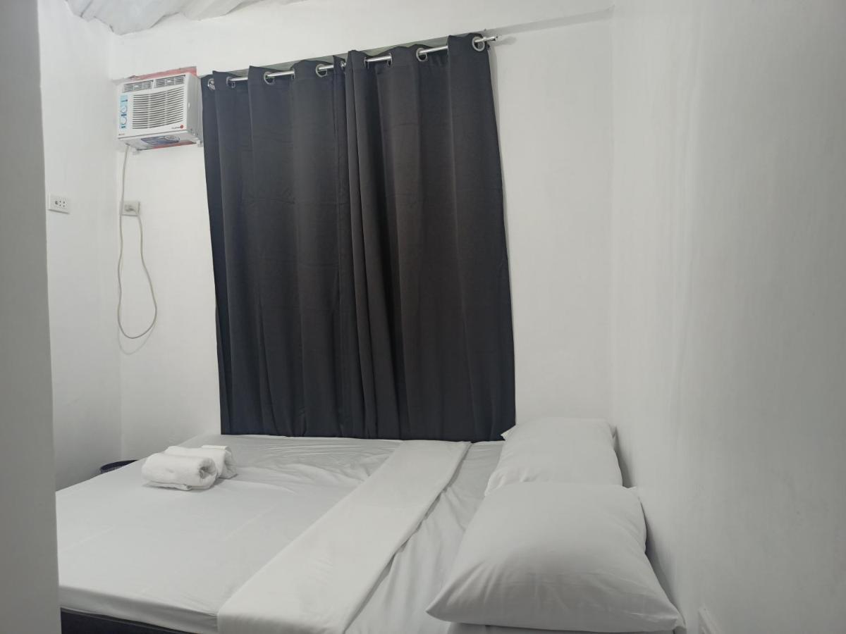 Ludy'S 2 Pension House Carles Bagian luar foto