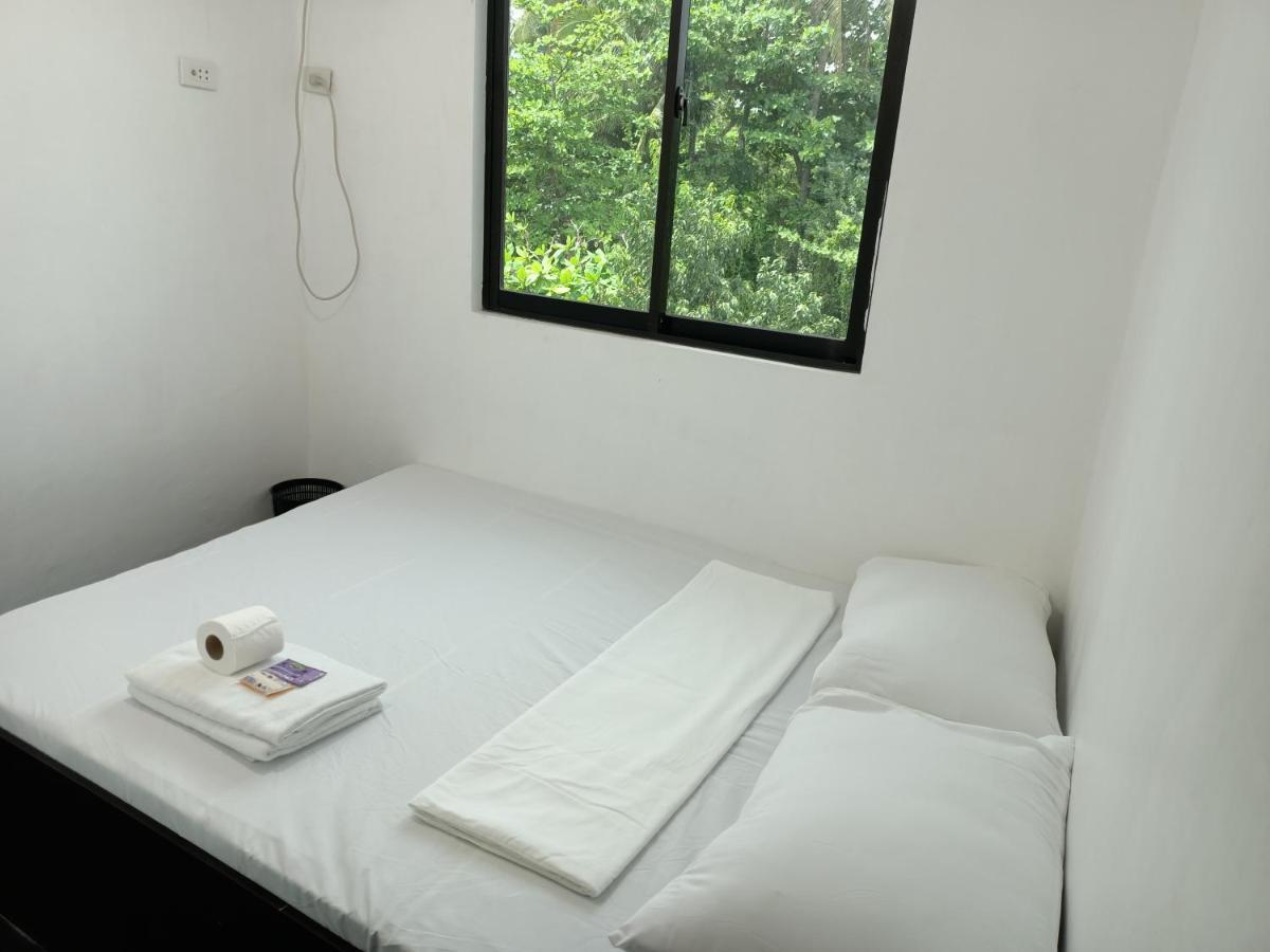 Ludy'S 2 Pension House Carles Bagian luar foto