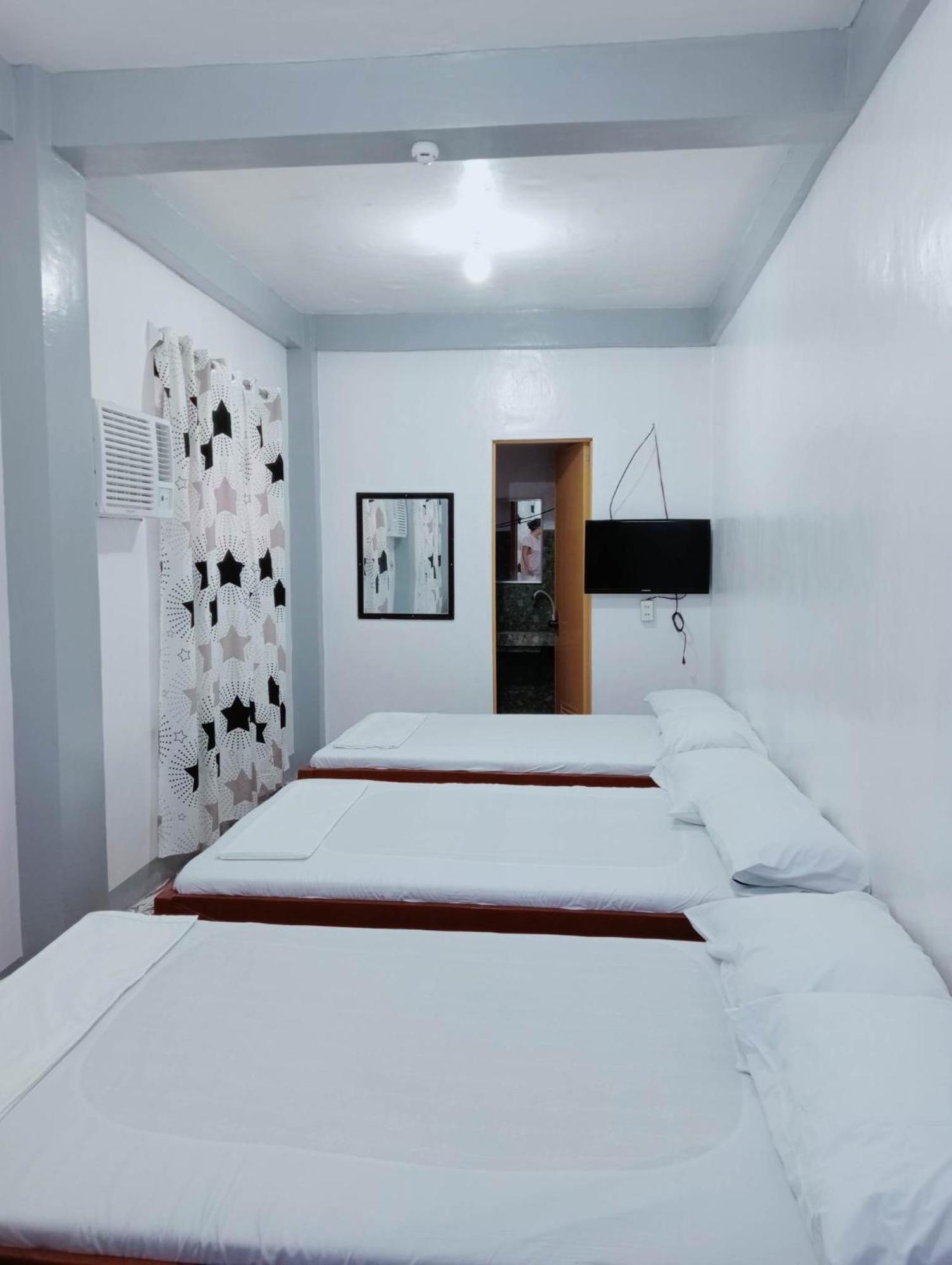 Ludy'S 2 Pension House Carles Ruang foto