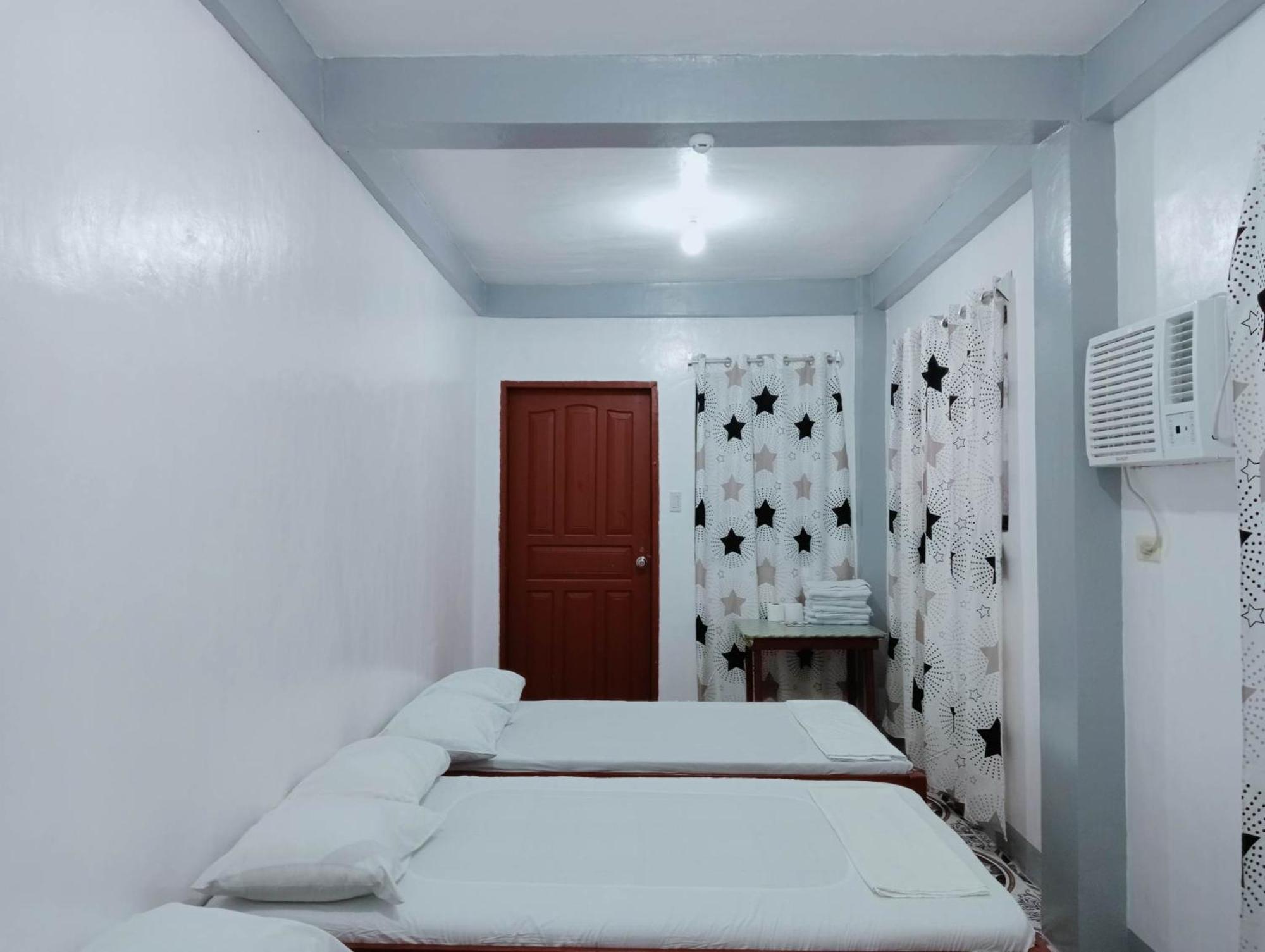Ludy'S 2 Pension House Carles Ruang foto