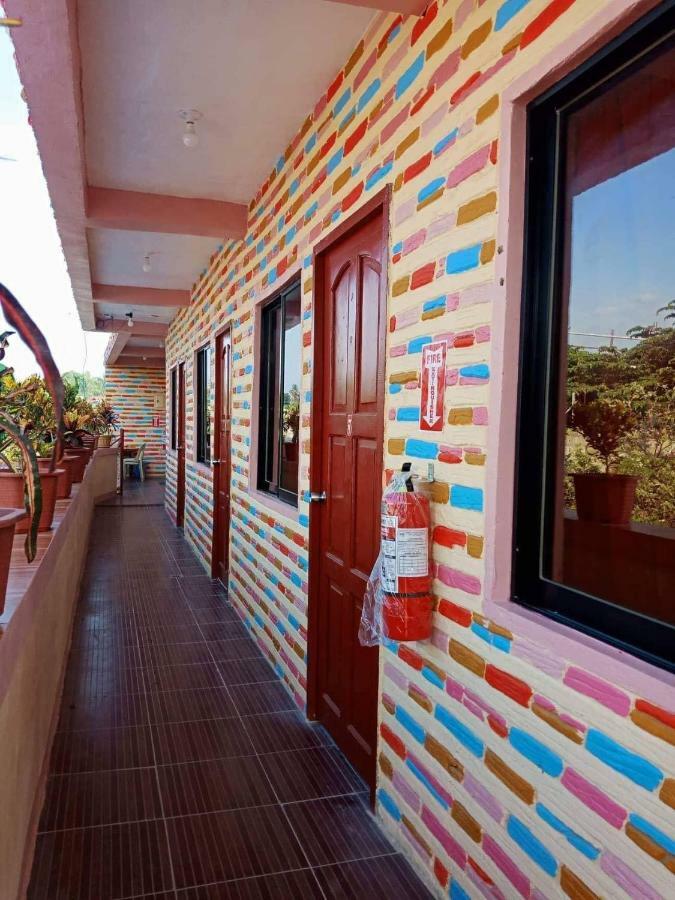 Ludy'S 2 Pension House Carles Bagian luar foto